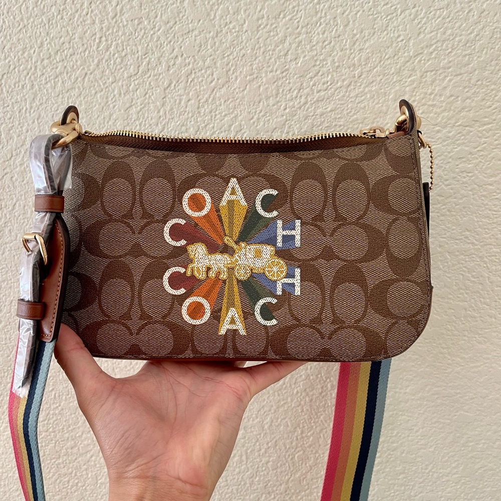 JES BAGUETTE IN SIGNATURE CANVAS WITH COACH RADIAL RAINBOW